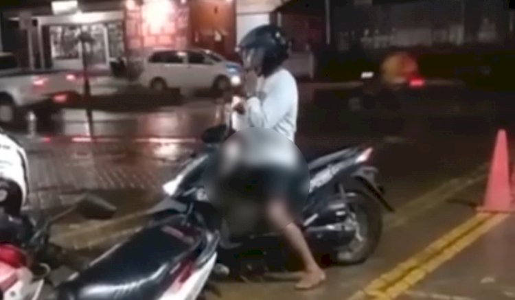 Pelaku yang di duga lakukan masturbasi di atas sepeda motor