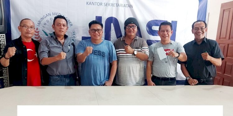 Ketua JMSI Sumut Rianto Riangly bersama jajarannya di Kantor JMSI Sumut, Jalan Sei Brantas Medan, Jumat (18/2)/RMOL