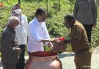Simbol Dari 29 Kabupaten/kota Provinsi Papua, Gubernur Serahkan Tanah Dan Air Untuk IKN Nusantara