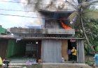 Diduga Akibat Arus Pendek, Api Membakar Dua Unit Ruko Pabrik Roti di Padang Bulan