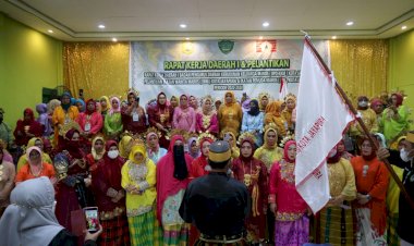 Ketua KKM Resmi Melantik, Ikatan Wanita Maros Dan Pemuda Maros Kota Jayapura Dan Ini Pesan Ketua Dalam RAKERDA.
