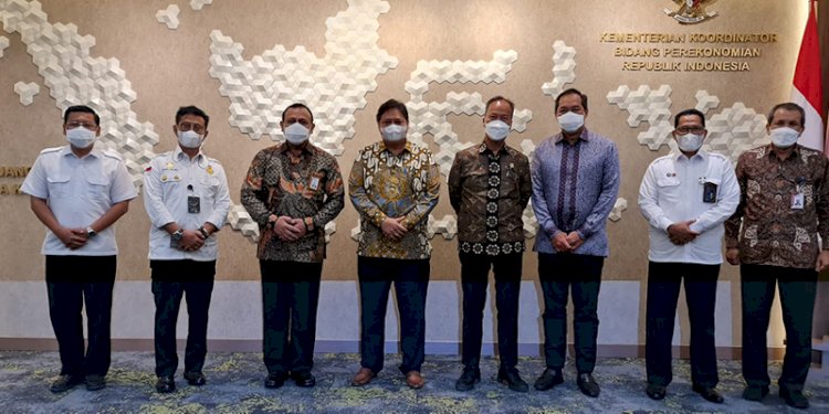 Ketua KPK RI Firli Bahuri bersama Menko Perekonomian Airlangga Hartarto dan sejumlah menteri terkait membahas kelangkaan minyak goreng/Ist