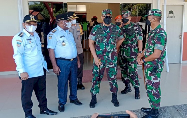 Bupati dan Wakil Bupati Boven Digoel Menjemput Pangdam/Cendrawasih dan Danrem 174/ATW di Bandara Tanah Merah