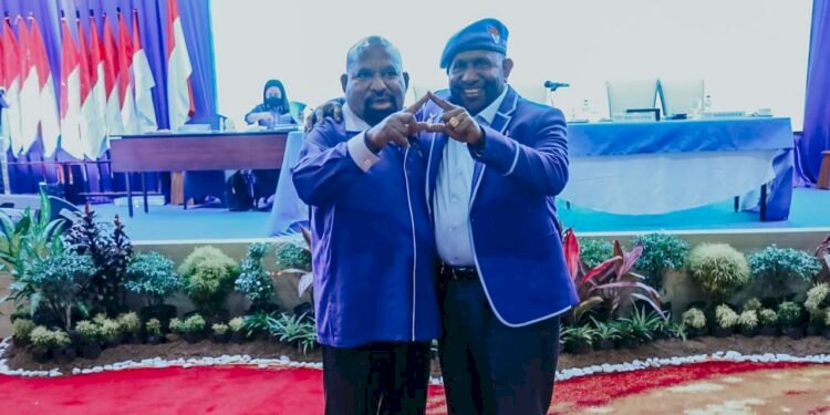 LE dan RHP saat foto bersama sebagai  Calon Ketua Partai Demokrat Papua/net ekslusif