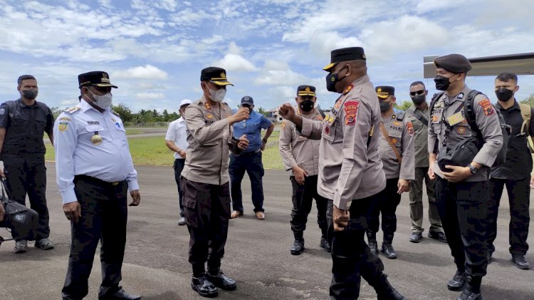 Bupati dan Kapolres Boven Digoel Menyambut Kapolda Papua di Bandara Tanah Merah