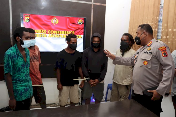 Lima Pelaku Penganiayaan terhadap 2 anggita Polisi 