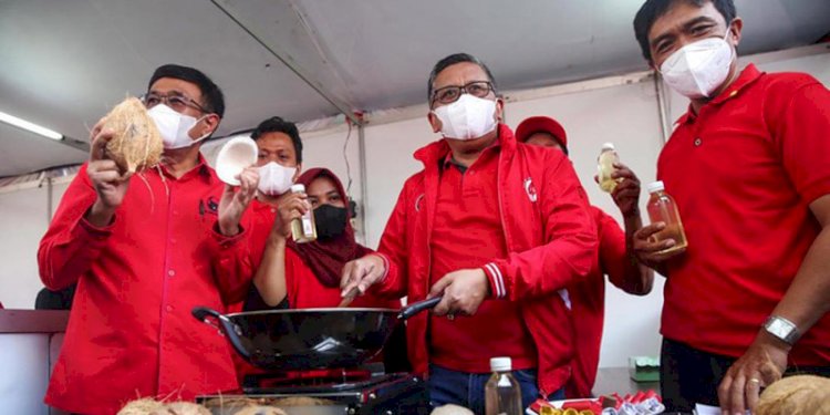 Demo masak tanpa minyak goreng yang digelar PDIP, Senin (28/3)/Net
