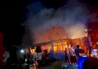 Diduga Arus Pendek, Satu Unit Rumah Kos  di Kayu Batu Hangus Terbakar.