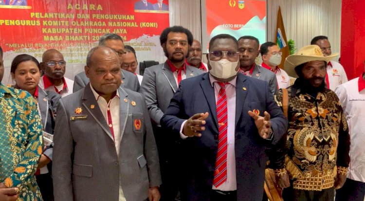 Kenius Kogoya Sekum Koni Papua Bersama Yuni Wonda ketua KONI Puncak Jaya