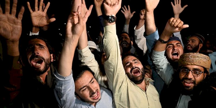 Pendukung Partai Oposisi Pakistan demo meminta Imran Khan lengser/AFP