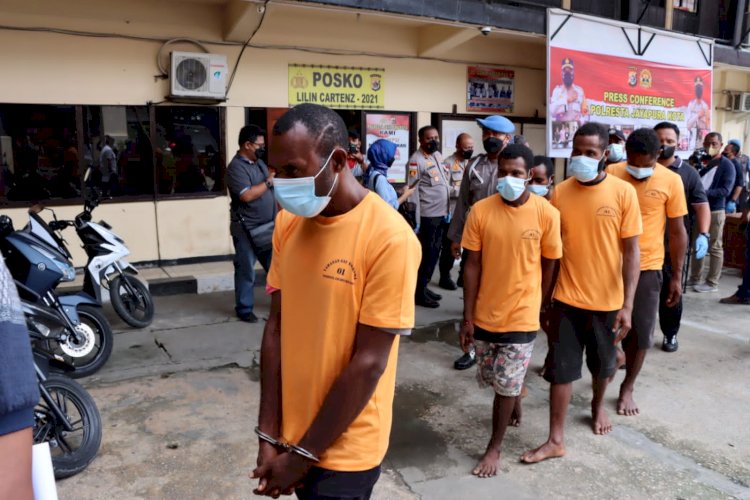 5 WNA pelaku pembawa 21.9 Kg Ganja Ditangkap 