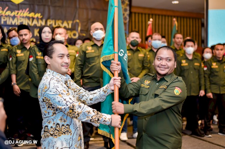 Penyerahan Bendera Petaka GM Kosgoro Kepada Ketua  Umum Muhammad Fajri Noch/istimewa