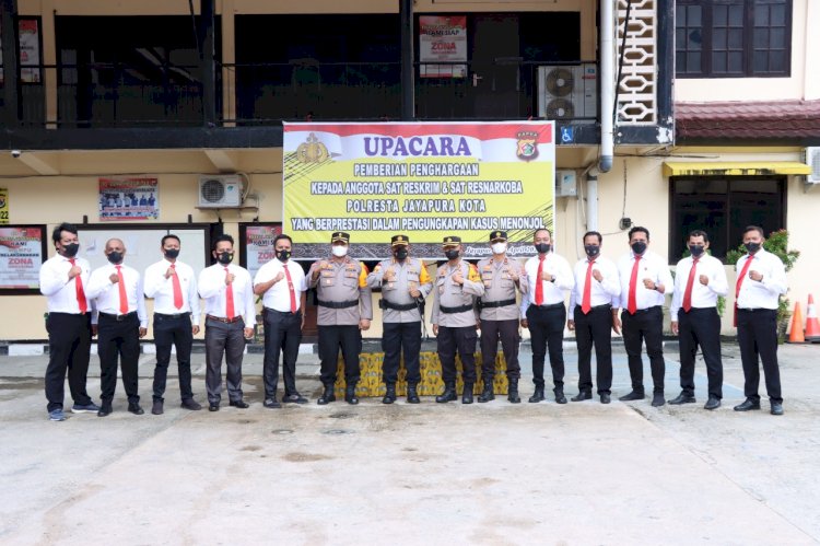 40 Personil Raih Reward dari Kapolresta Jayapura Kota Hari Ini