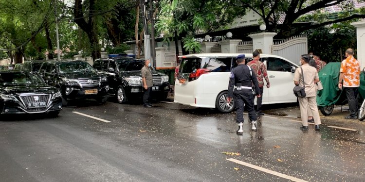 Prabowo saat baru tiba di Kediaman Megawati Soekarnoputri, Senin siang (2/5)/RMOL