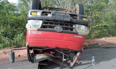 Truck Tangki Air Laka Tunggal Di Km 43.2 Trans Papua
