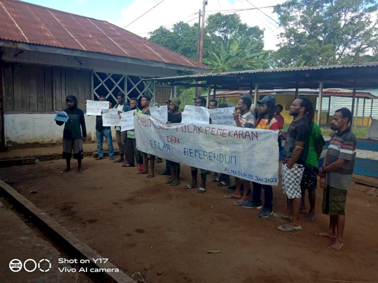 aksi sekelompok masyarakat yang menolak DOB 