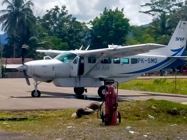 Kondisi Pesawat Sam Air  usai di tebak KKB di bandara Kenyam Kabupaten Nduga 