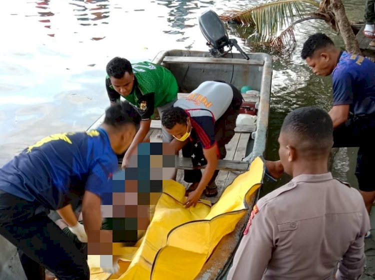 Proses Evakuasi Jenasah Boas Richart Wally korban terjatuh di Jembatan Merah Youtefa/ist