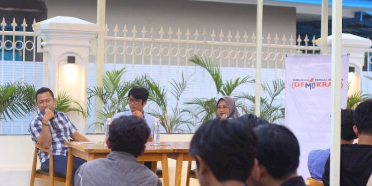 Bakhrul Amal (paling kiri) dan Direktur Sindikasi Pemilu dan Demokrasi, Erik Kurniawan/RMOL