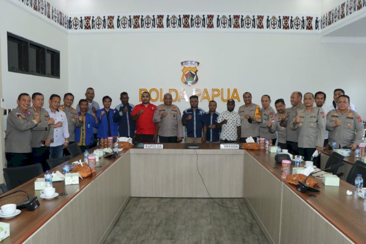 foto bersama OKP Cipayung Plus bersama Kapolda Papua usai  menghadiri secara virtual Launching Rumah Kebangsaan