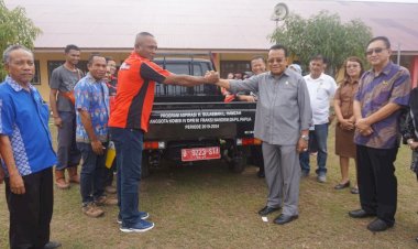 Sulaeman L Hamzah, Berikan Bantuan Mobil Pickup Untuk SMKN 1 Tanah Miring