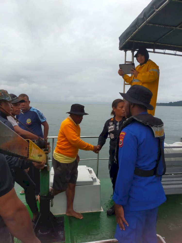 Proses evakuasi Speedboat yang sempat hilang kontak/ist