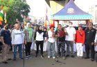 Hotman Paris Dan Ingrid Widjanarko Membaca Teks Proklamasi di Jalan