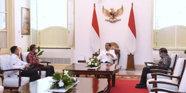 Presiden Joko Widodo bersama Menteri Pemuda dan Olahraga (Menpora), Zainudin Amali dan Ketua Umum Persatuan Sepak Bola Seluruh Indonesia (PSSI), Mochamad Iriawan/Net