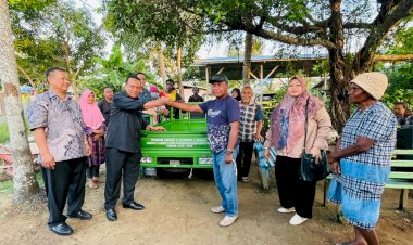 Rumah Aspirasi Sulaeman L Hamzah Serahkan Bantuan Motor Roda Tiga dan Seragam Paduan Suara Untuk Masyarakat Mbuti