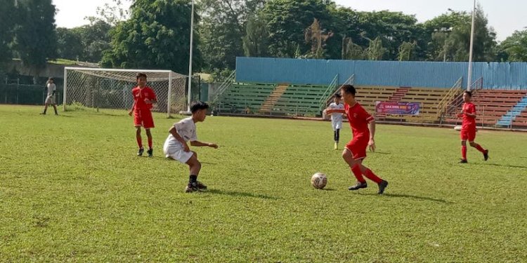 Pemain Camp 82 saat berhadapan dengan pemain Pro: Direct Academy di Liga RMOL/RMOL