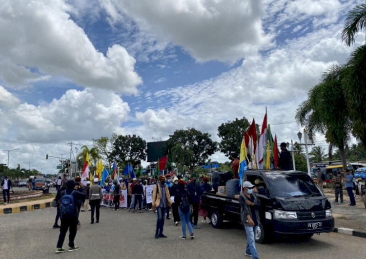 Masa aksi aliansi mahasiswa berkumpul di libra dan longmarch ke kantor DPR Merauke