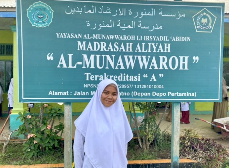 Agisna Nurkhaeraini Mahmud, Siswi Pondok Pesantren Al-Munawaroh Merauke, yang terpilih sebagai salah satu anggota Parlemen Remaja Nasional Dewan Perwakilan Rakyat RI tahun 2022