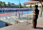 Jadi Pembina Upacara, Kejari Sorong Ingatkan Masa Sekolah Masa Menentukan Keberhasilan