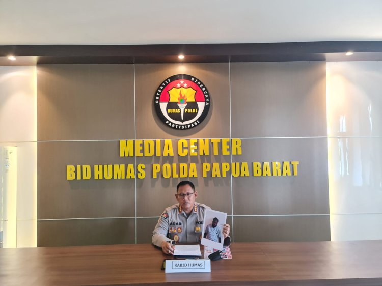 Kabid Humas Polda Papua Barat Kombes Pol. Adam Erwindi saat mengelah press rilis penangkapan satu DPO penyerangan pos Ramil Kisor, Maybrat Papua Barat
