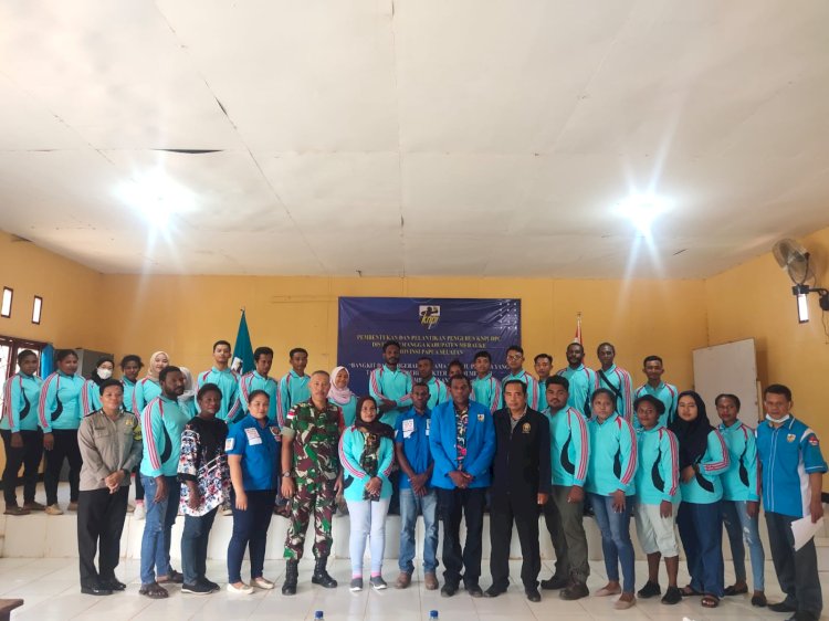 Foto bersama KNPI Distrik Semangga 