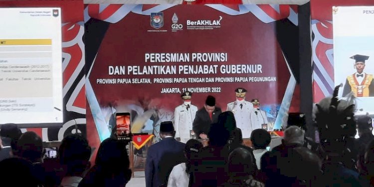 Menteri Dalam Negeri (Mendagri), M. Tito Karnavian saat memimpin upacara pelantikan dan pengambilan sumpah jabatan Pj Gubernur Papua Selatan, Pj Gubernur Papua Tengah, dan Pj Gubernur Papua Pegunungan/Net