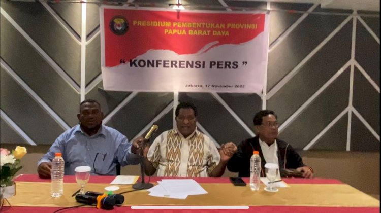 Ketua Presidium Pemekaran Provinsi Papua Barat daya, Yosafat Kambu bersama tim Tim Pemekaran Provinsi Papua Barat Daya