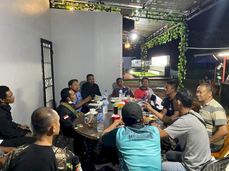 Panitia Persiapan Kejuaraan Menembak Bupati Merauke Cup IV saat melakukan rapat pemantapan.