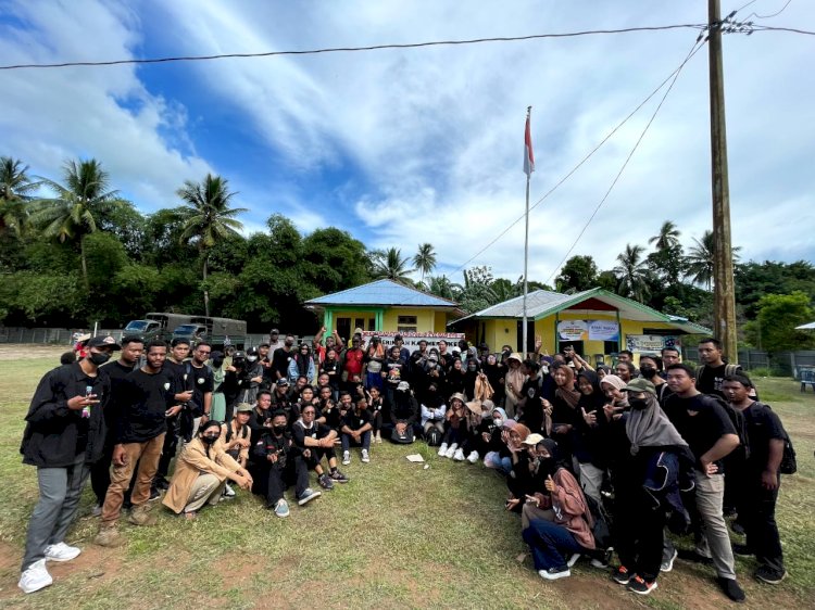 Mahasiswa Jurusan Administrasi Negara, Fakultas Ilmu Sosial dan Ilmu Politik. Universitas Musamus Merauke dan Mahasiswa Jurusan Teknik Informatika Unmus saat menggelar foto bersama.