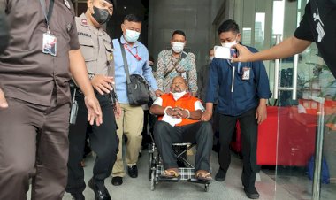 Usai Jalani Pemeriksaan 2 Jam, KPK Bawa Lukas Enembe ke RSPAD