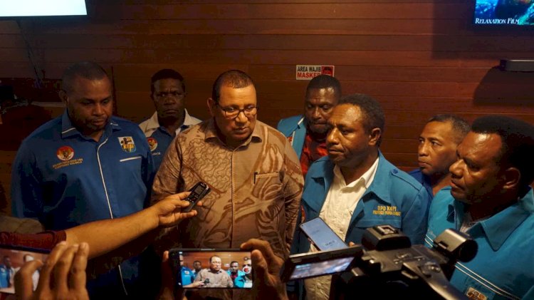 Carataker Ketua DPD KNPI PBD, Jois Kambu bersama pengurusnya saat bertemu Pj Gubernur Papua Barat Daya, Muhammad Musa’ad 