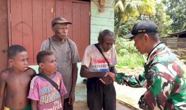 Selepas Ibadah Hari Minggu, Satgas Yonif 511/DY Bersama Masyarakat Bedah Rumah Warga Di Papua