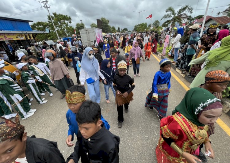 Suswa sekolah Dasar turut berantuasias dalam kegiatan Pawai Budaya meenyambut HUT Kota Merauke yang ke 121 Tahun