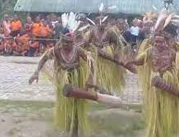 Tarian Tradisional Danda Dari Suku Muyu