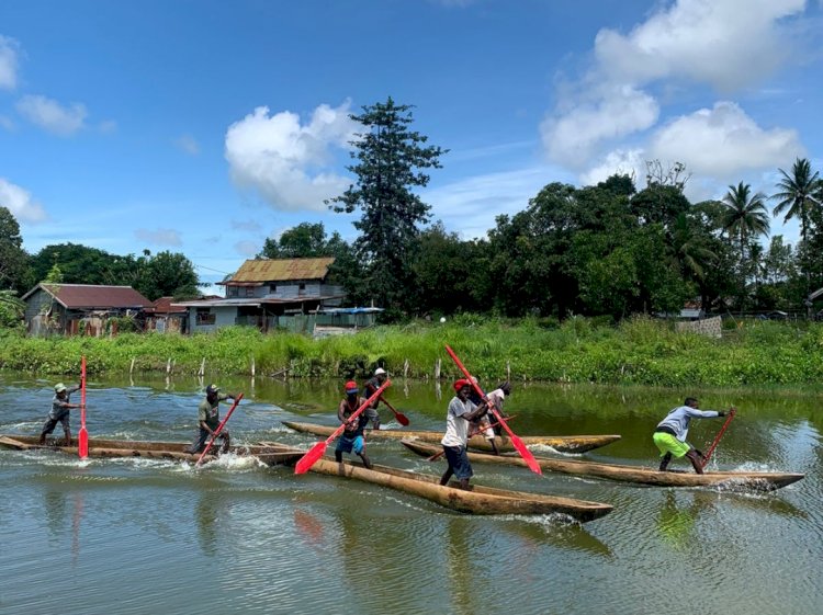 Lomba Dayung Perahu dalam rangka HUT Merauke 121 Tahun