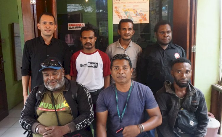 Jaringan Pembela Kemerdekaan Pers Papua saat mengelar konferansı Pers