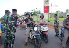 Personil Kodim 1711 Boven Digoel Bagikan Takjil Berbuka Puasa Kepada Masyarakat