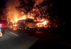Si Jago Merah Lahap Kios Milik Warga Kampung Marga Mulya Usai Berbuka Puasa