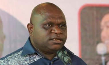Natalius Pigai Khawatir Masyarakat Papua Terkena Imbas dari Status Siaga Tempur