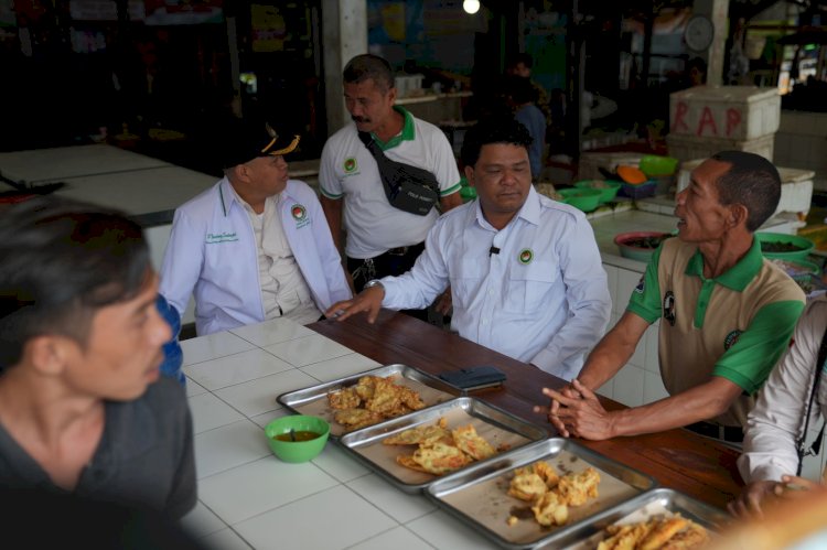 Ketua Umum PAPERA Don Muzakir bersama para pedagang/ist